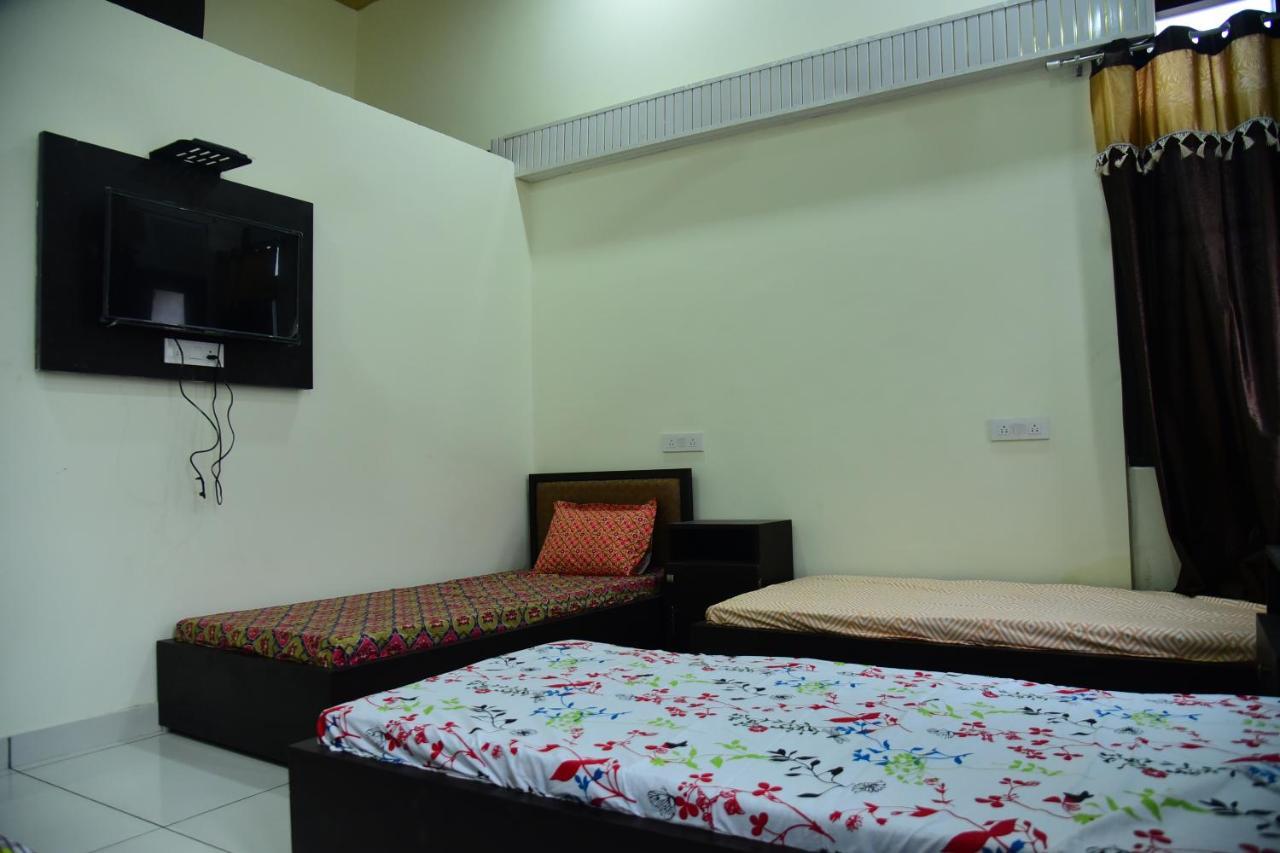 A Pousada Nutz Backpackers Amritsar Exterior foto