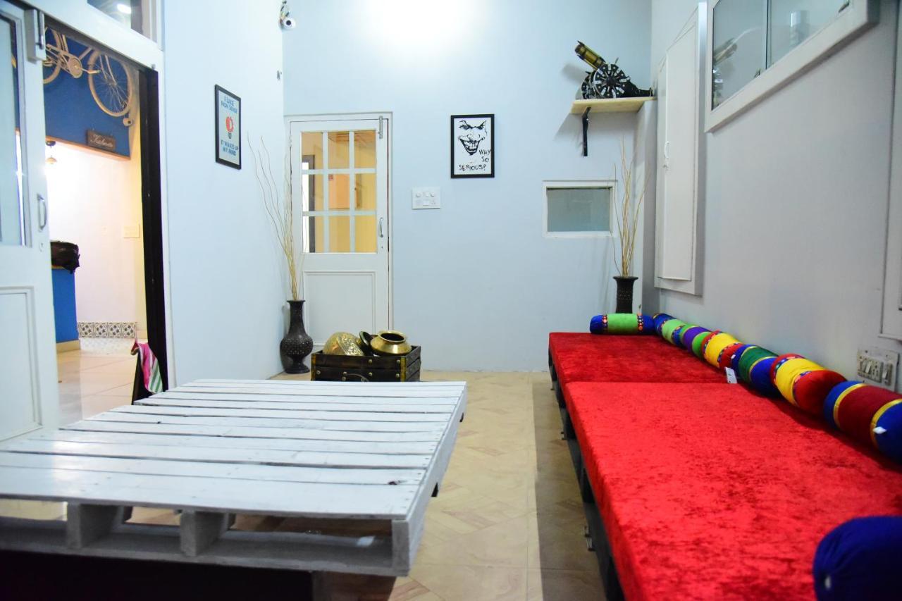 A Pousada Nutz Backpackers Amritsar Exterior foto