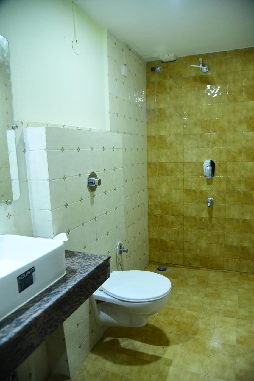 A Pousada Nutz Backpackers Amritsar Exterior foto