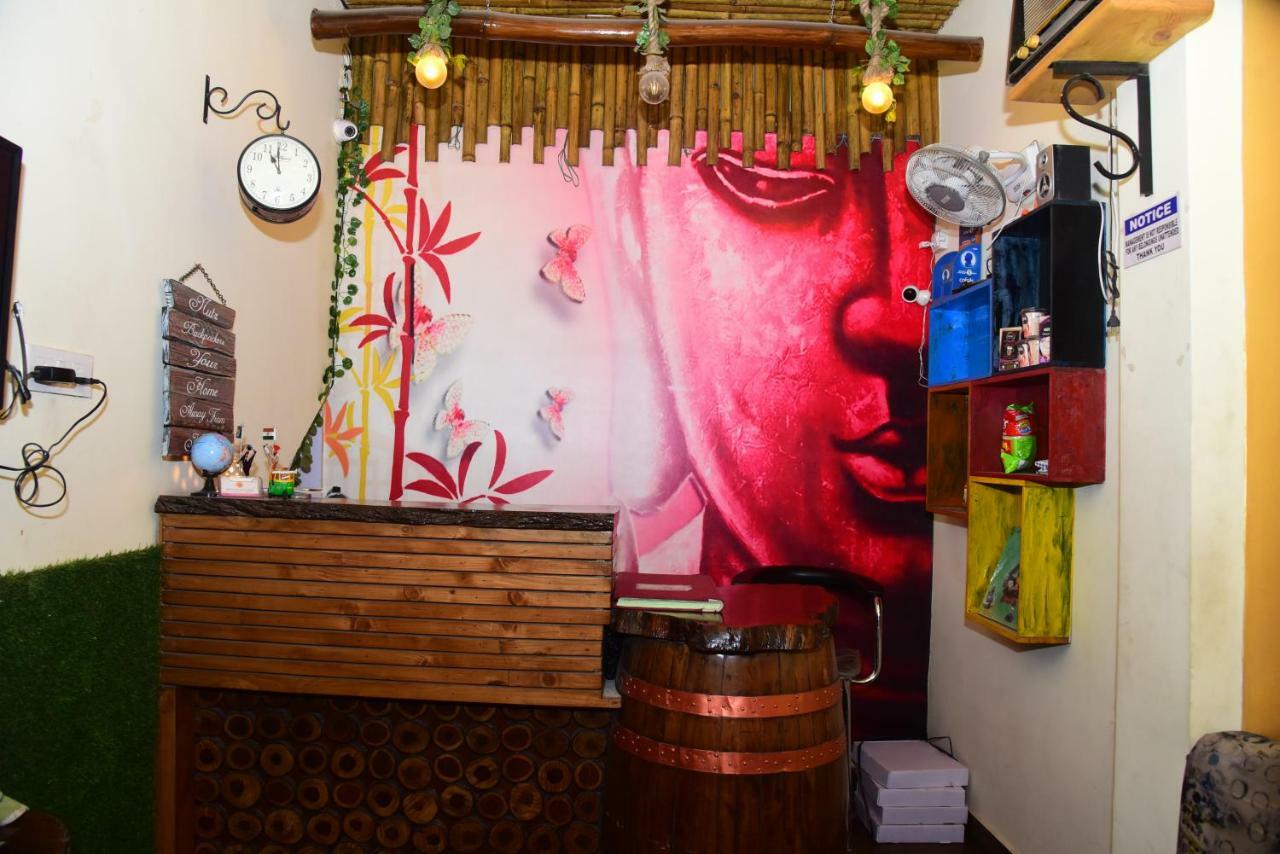 A Pousada Nutz Backpackers Amritsar Exterior foto